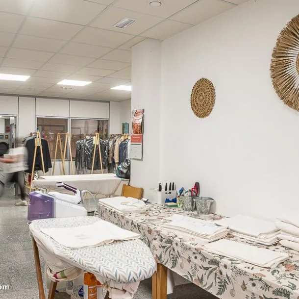 Tintorería S'aigu en Maó, trabajo 02